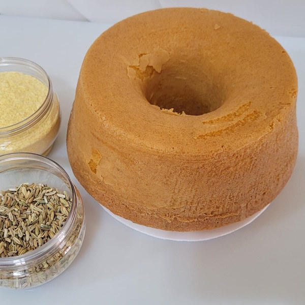 bolo_de_fuba_com_erva_doce.png